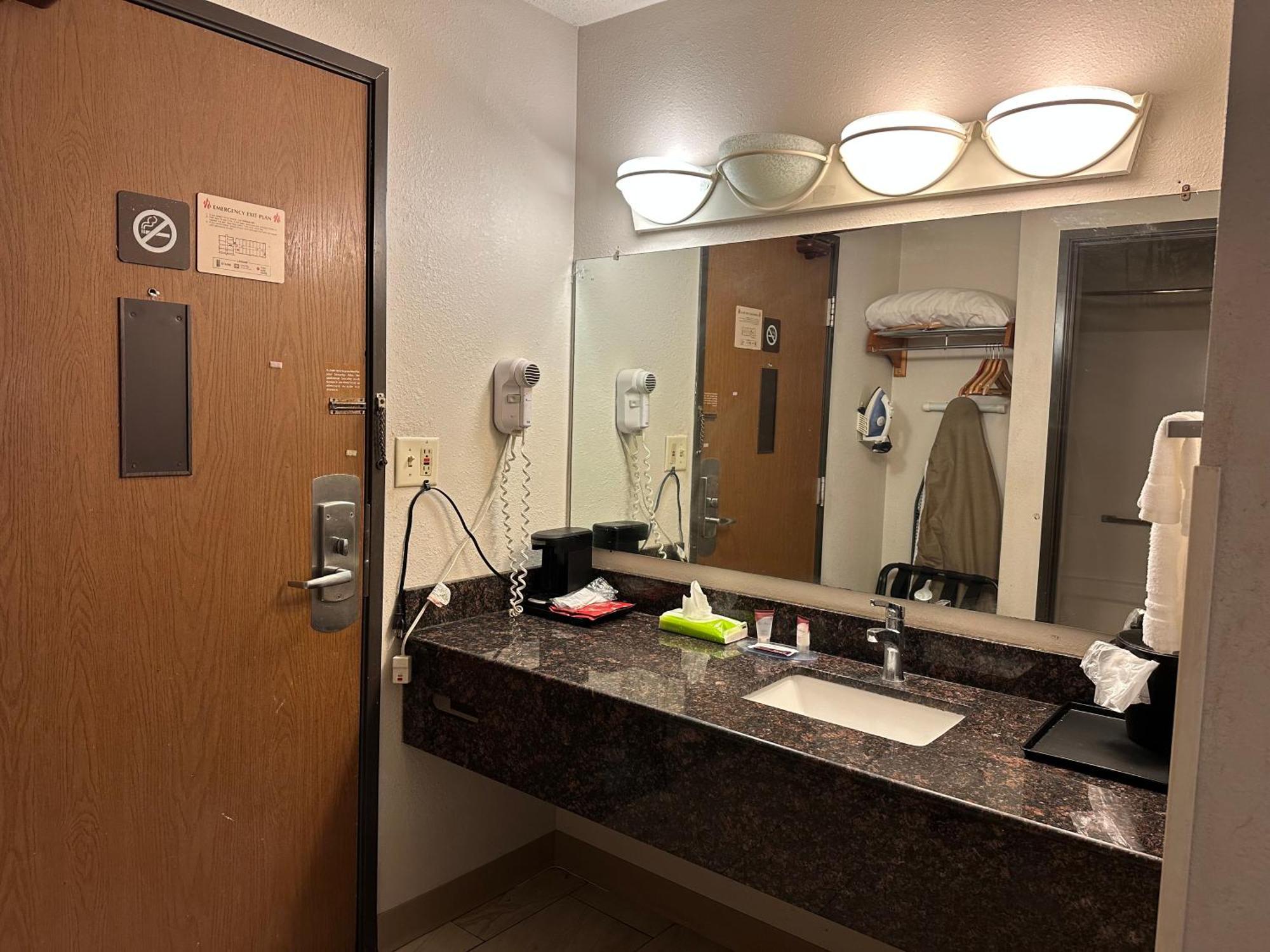 Hotel Inn Milwaukee Exterior foto